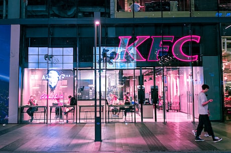 KFC外卖(KFC外卖不仅快递送餐，还能在线下门店享受特权)